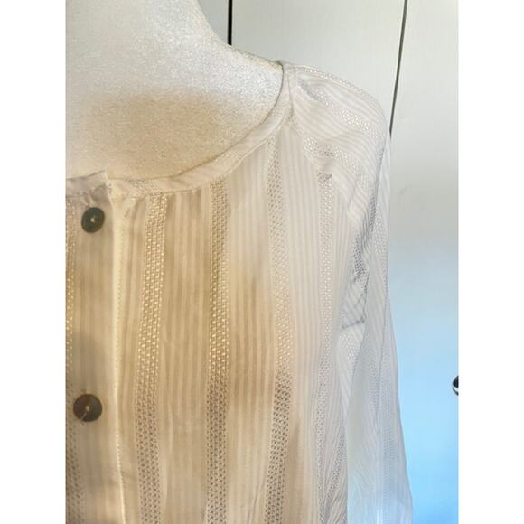Forgotton Grace Women Size XL White Scoop Neck Button-Front Blouse - Picture 2 of 4